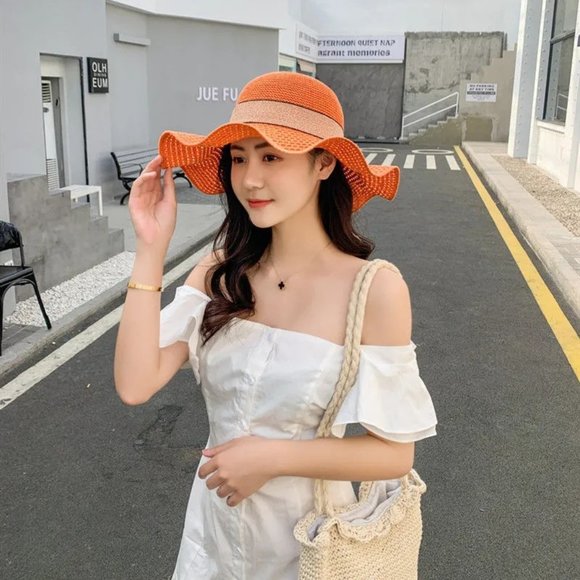 Ladies travel and play sun hats
